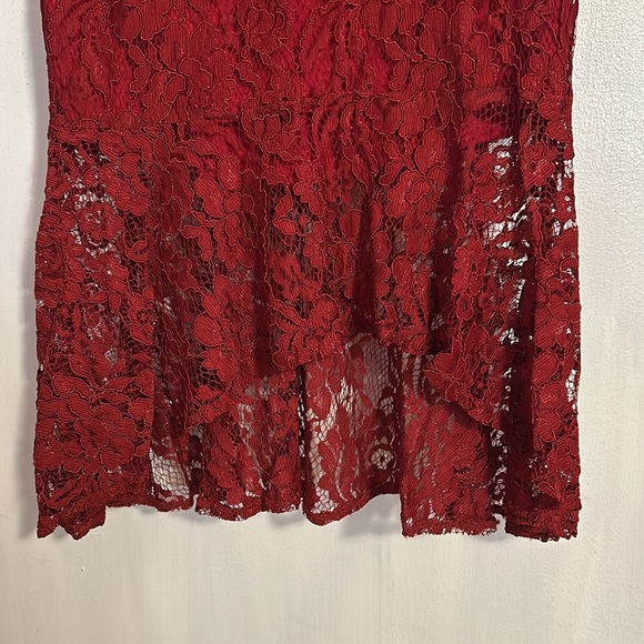 Red lace for and flare skirt - Picture 2 of 3